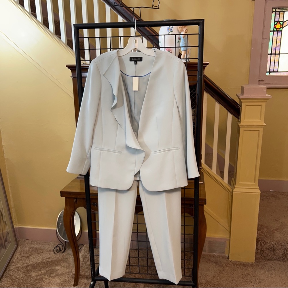 ❤️Talbots NWT Light Blue Suit.  Size 10